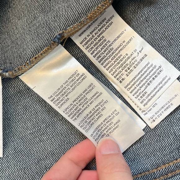 CALVIN KLIEN Jean Jacket Women Calvin Klein Denim Crop w/red letters Size XS - Picture 4 of 5